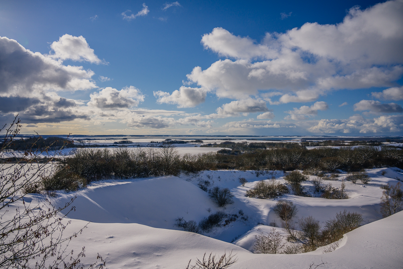 Verschneiter Kreidebruch auf der Insel Rügen