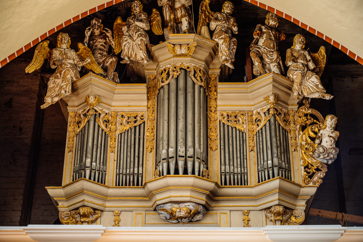 Die Orgel in der gotischen Backsteinkirche in Serrahn